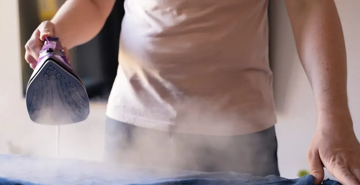 Jak usunąć nadruk z bluzki? Sprawdzone domowe i chemiczne metody