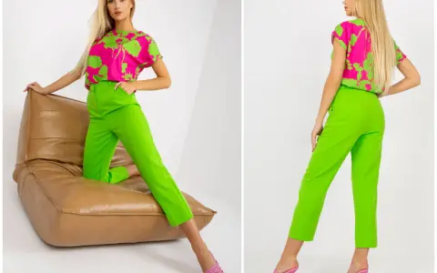 Modelka w stylizacji z intensywnymi odcieniami zieleni. Spodnie i bluzka z wzorem w soczystej zieleni.